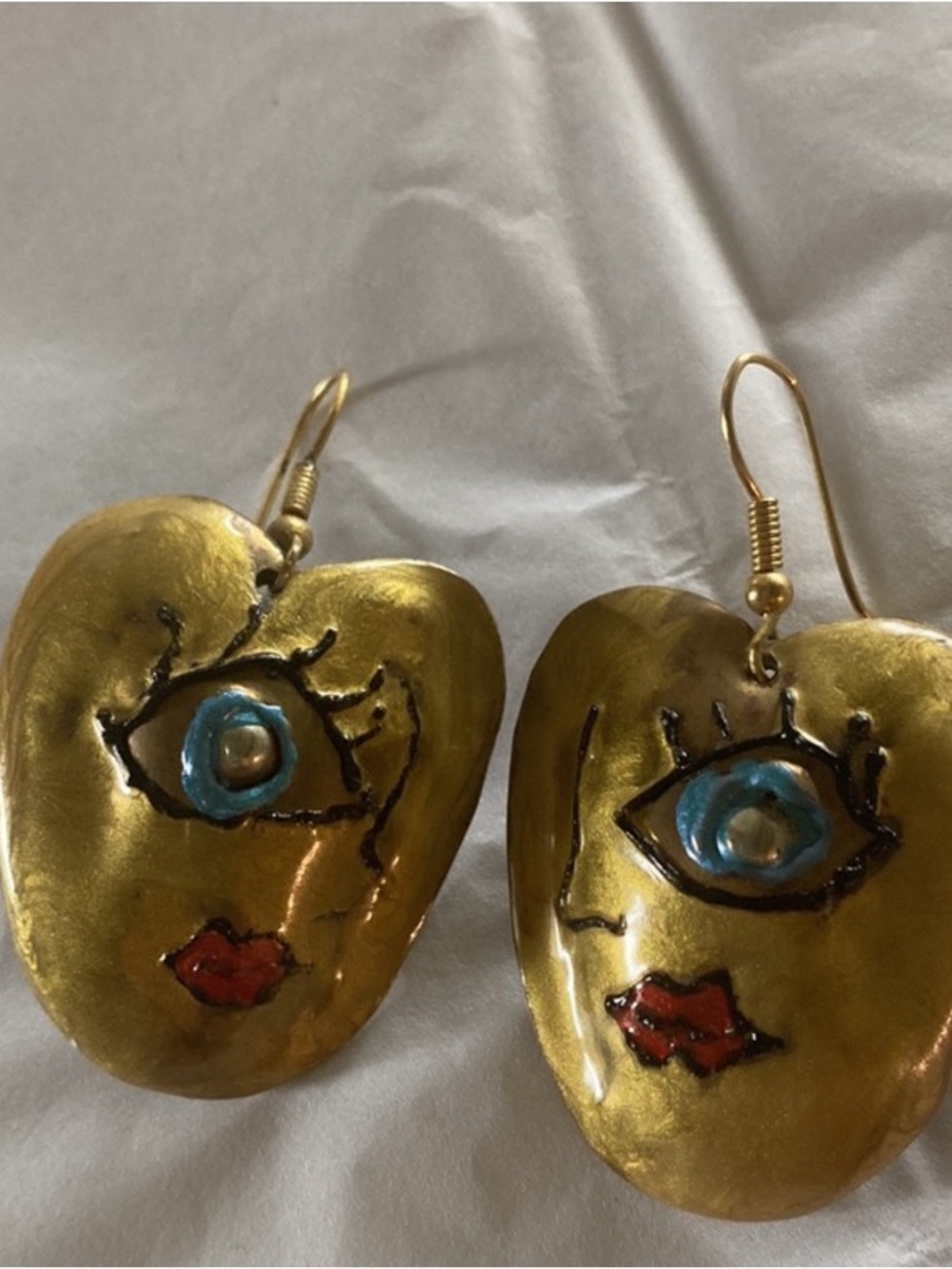 Artisan made Picasso style Dangle earrings
Approx 2.25”
Brass enameled